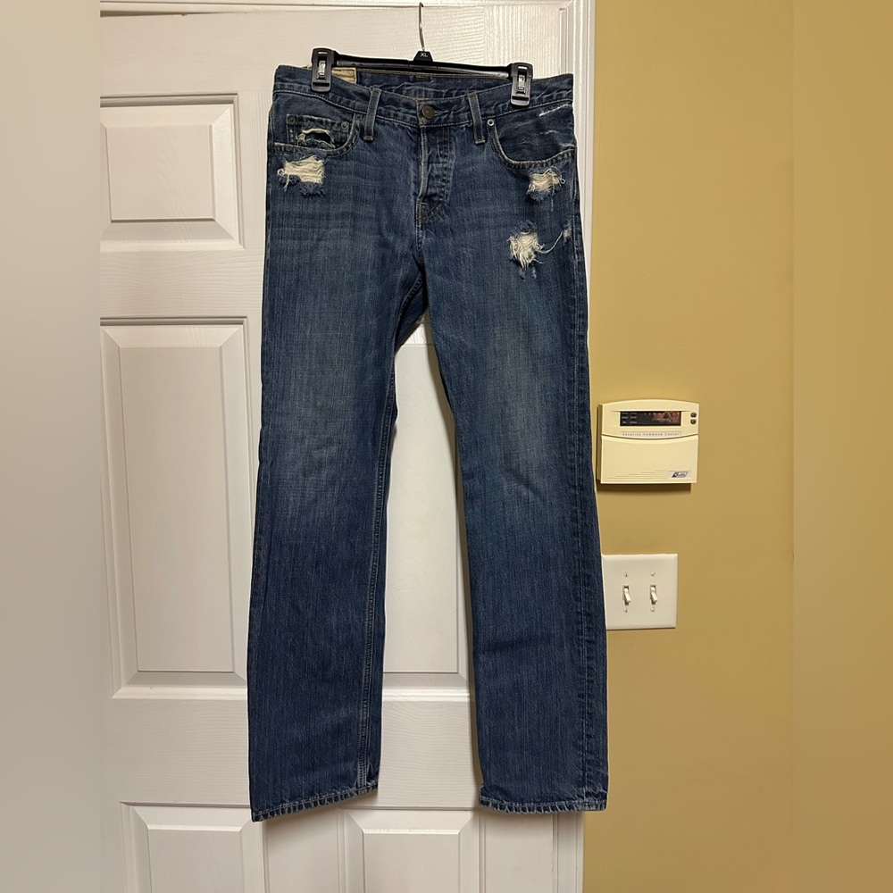 Hollister 32"x32"